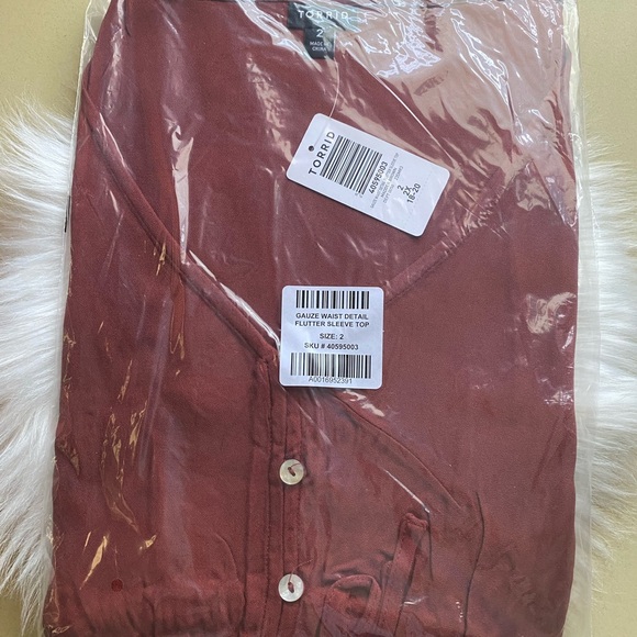 NWT Torrid Gauze waist detail flutter sleeve top size 2 Madder brown - Picture 5 of 6